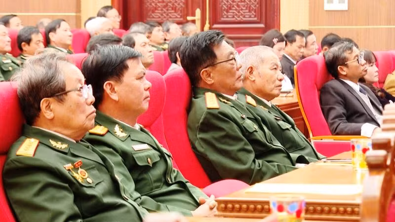Các đồng chí cán bộ cao cấp Quân đội nghỉ hưu, nghỉ công tác qua các thời kỳ tham dự buổi gặp mặt.