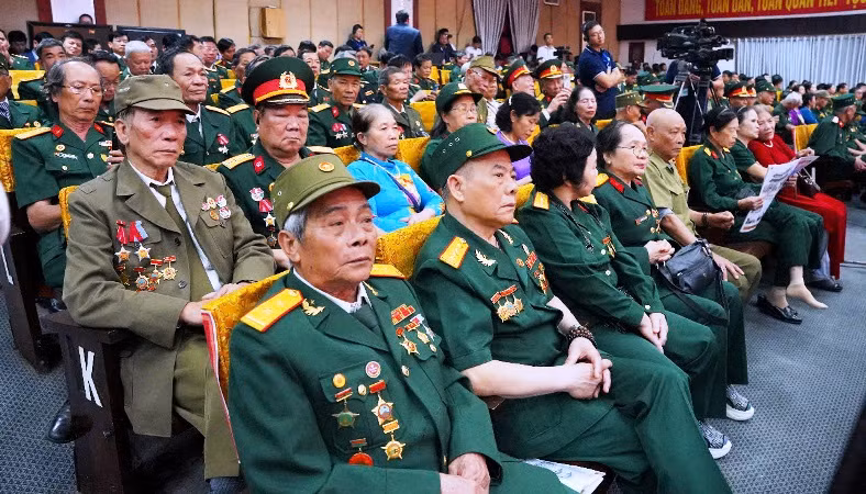 Các đại biểu cựu chiến binh tham dự tại lễ kỷ niệm.