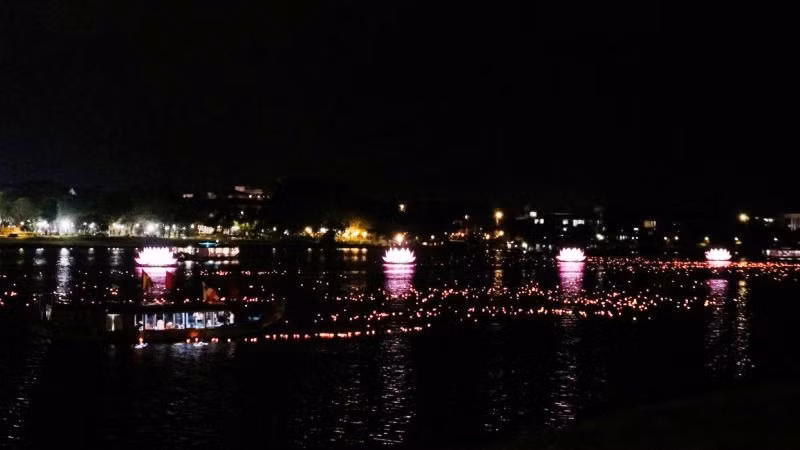 Một mùa Phật đản đang về trên đất Cố đô.