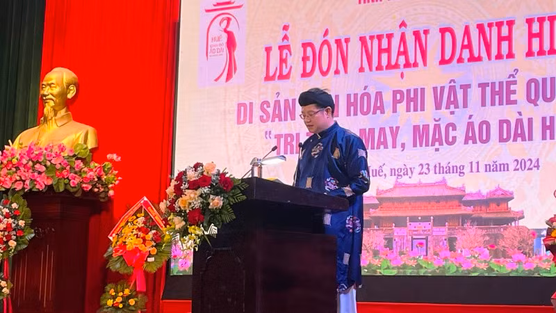 Giám đốc Sở Văn hóa và Thể thao tỉnh Thừa Thiên Huế Phan Thanh Hải phát biểu tại Lễ đón nhận danh hiệu Di sản văn hóa phi vật thể Quốc gia "Tri thức may, mặc áo dài Huế".