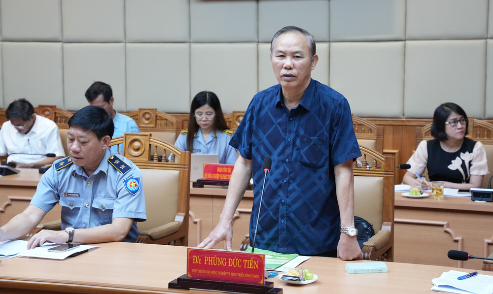Thứ trưởng Nông nghiệp và Phát triển nông thôn, Phó Trưởng Ban Chỉ đạo quốc gia về IUU Phùng Đức Tiến phát biểu kết luận tại buổi làm việc.