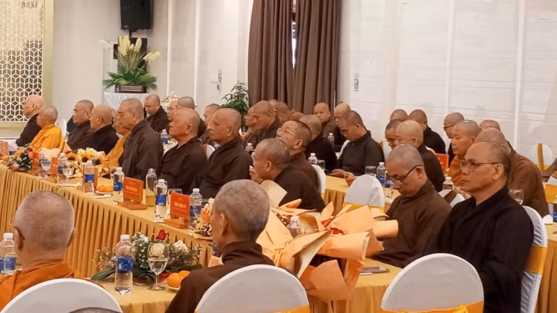 Các chức sắc tiêu biểu của Giáo hội Phật giáo thành phố Huế tham dự.