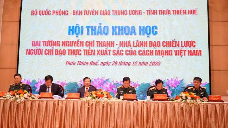 Đoàn Chủ tịch điều hành Hội thảo Đại tướng Nguyễn Chí Thanh - Nhà lãnh đạo chiến lược, người chỉ đạo thực tiễn xuất sắc của cách mạng Việt Nam.