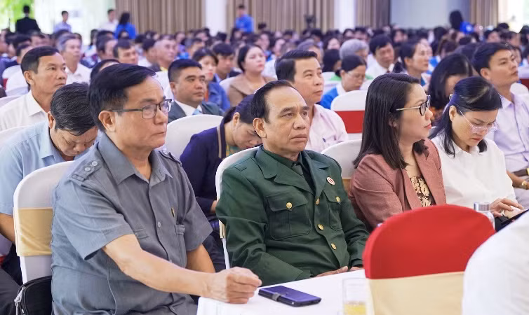 Đông đảo đội ngũ làm công tác dân vận trong tỉnh tham dự tại hội nghị.