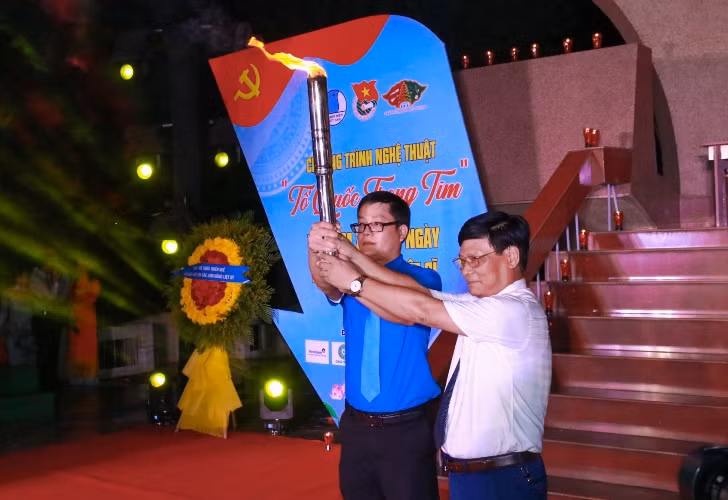 Tiếp lửa truyền thống cho các bạn trẻ.