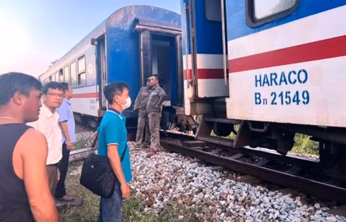 Hiện trường tàu SE2 bị trật bánh tại khu gian Cầu Hai-Truồi.