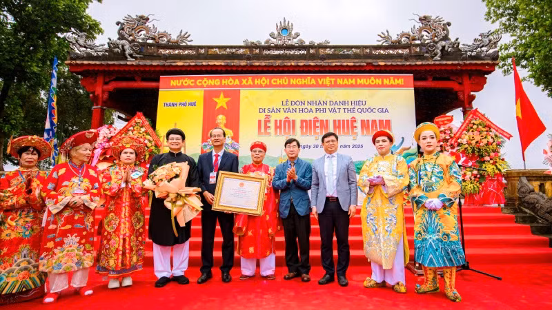 Lễ hội Điện Huệ Nam (còn gọi là Điện Hòn Chén) đón nhận Danh hiệu Di sản văn hóa phi vật thể quốc gia.