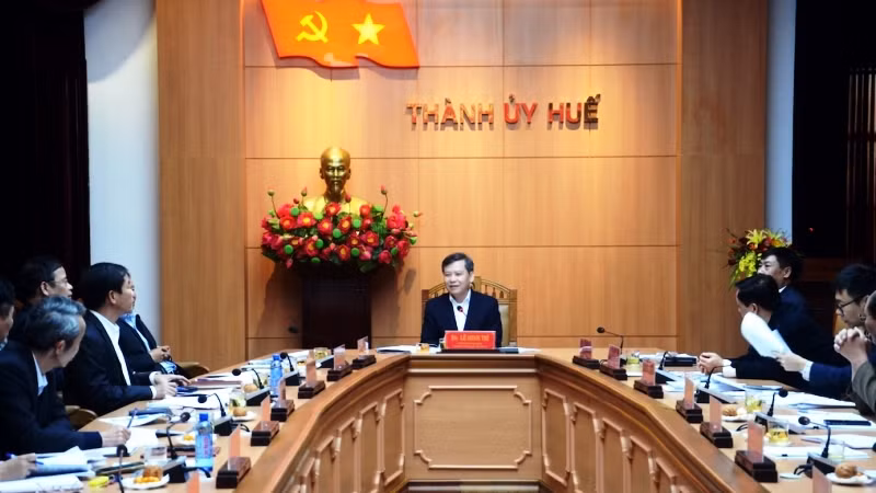 Đồng chí Lê Minh Trí, Bí thư Trung ương Đảng, Chánh án Tòa án nhân dân tối cao, Trưởng Đoàn kiểm tra chủ trì buổi làm việc.