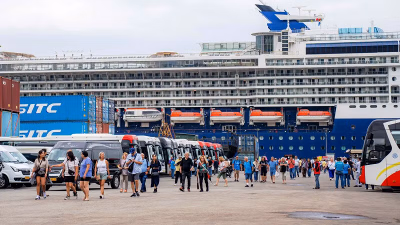 Nhiều hành khách và thuyền viên còn lại tham gia hành trình Di sản Đà Nẵng và Hội An (Quảng Nam).