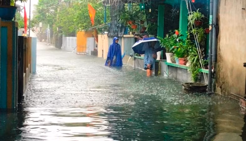 Đến 17 giờ ngày 14/10, tại các vùng thấp trũng ở tỉnh Thừa Thiên Huế nước ngập lụt vẫn còn cao, chưa thể rút. Đến 17 giờ ngày 14/10, tại các vùng thấp trũng ở tỉnh Thừa Thiên Huế nước ngập lụt vẫn còn cao, chưa thể rút.