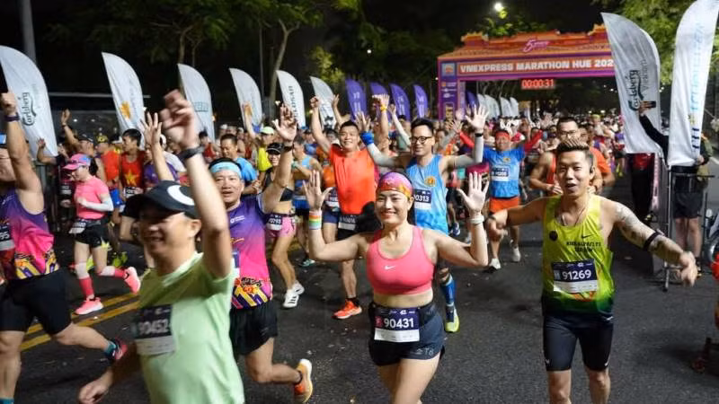 Sôi động Giải VnExpress Marathon Huế 2025 ảnh 25