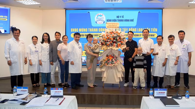 Hai bệnh nhi mắc bệnh tan máu bẩm sinh sức khỏe nhanh chóng hồi phục sau khi được Bệnh viện Trung ương Huế thực hiện ghép tủy đồng loại. Hai bệnh nhi mắc bệnh tan máu bẩm sinh sức khỏe nhanh chóng hồi phục sau khi được Bệnh viện Trung ương Huế thực hiện ghép tủy đồng loại.