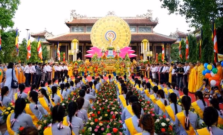 Đại lễ Phật đản Phật lịch 2567 - năm 2023 diễn ra tại Tổ Đình Từ Đàm, thành phố Huế ngày 2/6/2023.