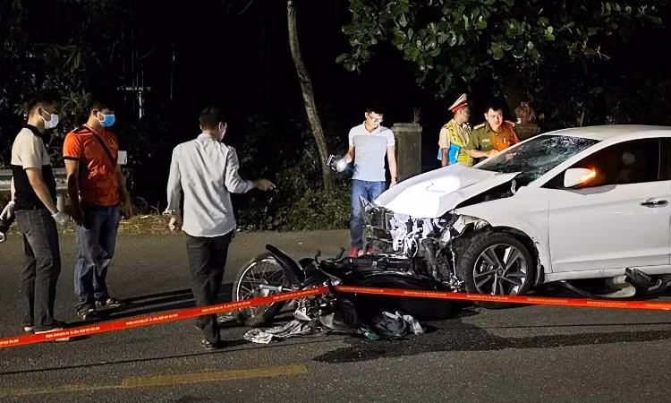 Lực lượng chức năng kịp thời có mặt phong tỏa, khám nghiệm hiện trường. 