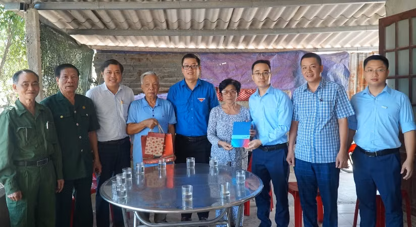 Tỉnh đoàn Thừa Thiên Huế cũng phối hợp cùng Hội Cựu Thanh niên xung phong tỉnh, Hội Doanh nhân trẻ tỉnh, Ngân hàng Vietinbank Nam Thừa Thiên Huế, Ngân hàng Đại chúng Việt Nam đến thăm các thương binh, cựu Thanh niên xung phong.