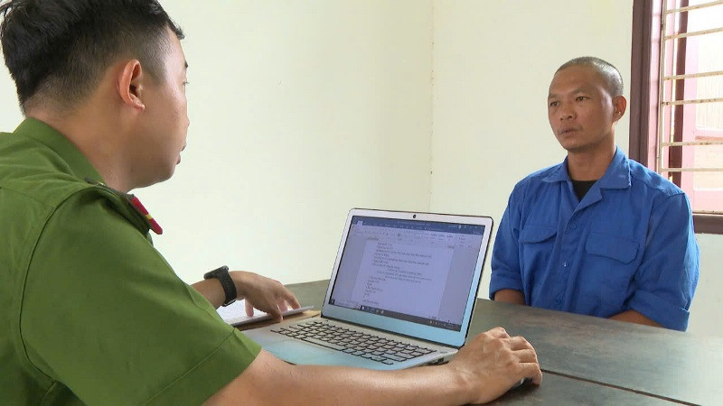 Cơ quan điều tra Công an thành phố làm việc đối tượng Hồ Văn Phương Tâm để làm rõ hành vi Cố ý làm hư hỏng tài sản xảy ra tại Điện Thái Hòa, Đại nội Huế. Cơ quan điều tra Công an thành phố làm việc đối tượng Hồ Văn Phương Tâm để làm rõ hành vi Cố ý làm hư hỏng tài sản xảy ra tại Điện Thái Hòa, Đại nội Huế.
