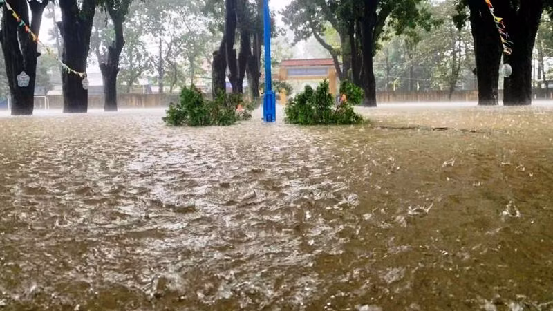 Trường THCS Thủy Biều (TP Huế) nước lũ ngập sâu ngày 15/11. (Ảnh: ĐD)