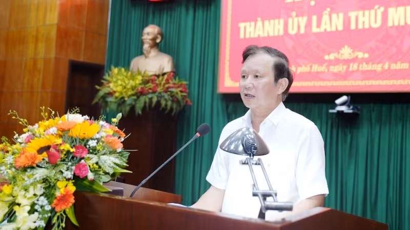 Đồng chí Bí thư Thành ủy Huế Lê Trường Lưu phát biểu tại hội nghị. (Ảnh: ĐQ)