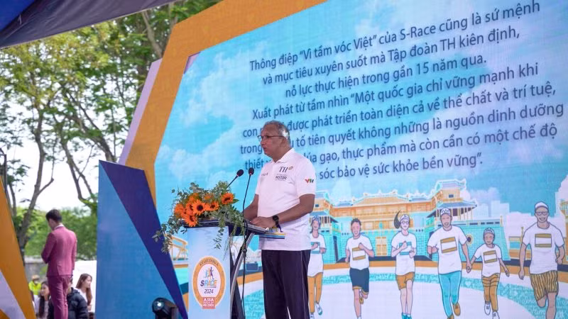 Đại diện ban lãnh đạo Tập đoàn TH, ông Vijay Kumar Pandey nói: “Đây là năm thứ tư, Tập đoàn TH tự hào tiếp tục đồng hành cùng S-Race”.