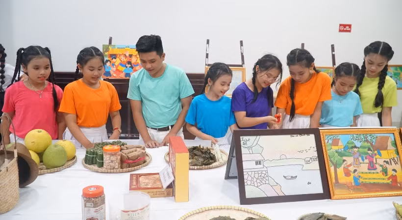 Giới thiệu các sản phẩm tại lễ hội ẩm thực vùng miền...