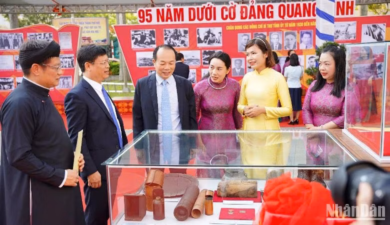 Những tư liệu, hình ảnh trưng bày một lần nữa minh chứng hùng hồn cho tinh thần bất khuất của quân và dân Huế.