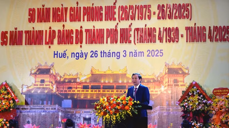 Bí thư Thành ủy Lê Trường Lưu đọc diễn văn tại lễ kỷ niệm.