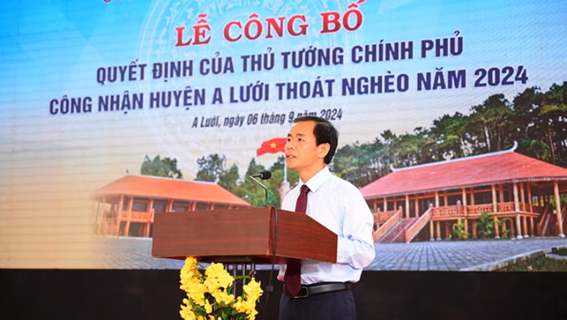 Chủ tịch Ủy ban nhân dân tỉnh Nguyễn Văn Phương phát biểu tại buổi lễ.