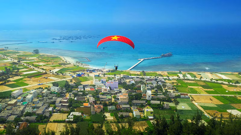 Sau 10 năm có điện lưới quốc gia, kinh tế-xã hội của huyện đảo Lý Sơn đã phát triển vượt bậc. (Ảnh BÙI THANH TRUNG)