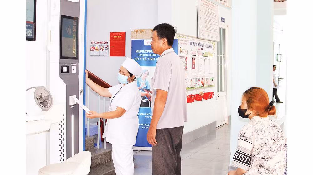 Mô hình Ki-ốt sức khỏe thông minh được người dân tin tưởng tại Trạm Y tế xã An Phước.