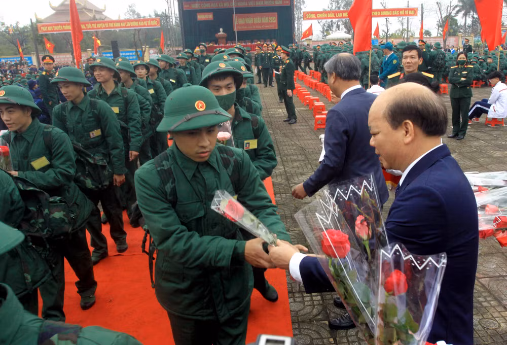 1.175 thanh niên Thái Bình viết đơn tình nguyện nhập ngũ.