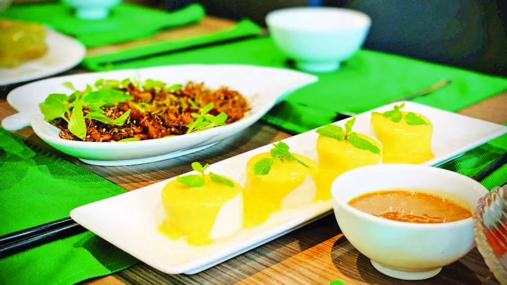 Những món ăn chay được chế biến công phu và trình bày đẹp mắt.