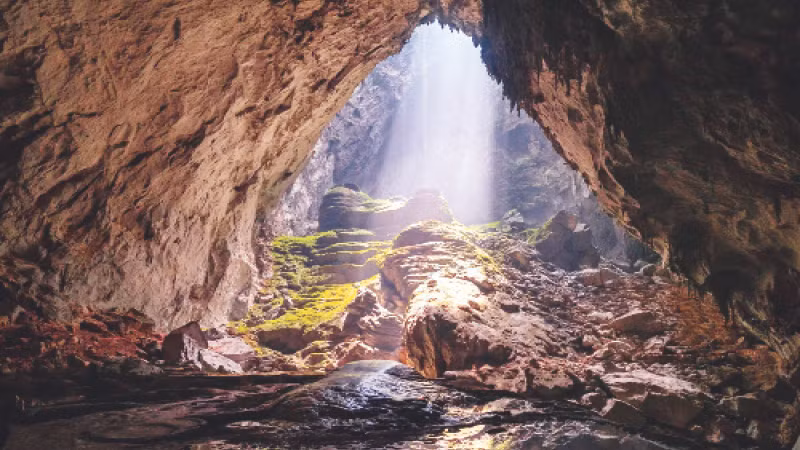 Hang Sơn Đoòng là hang động lớn nhất thế giới. (Ảnh SHUTTERSTOCK)