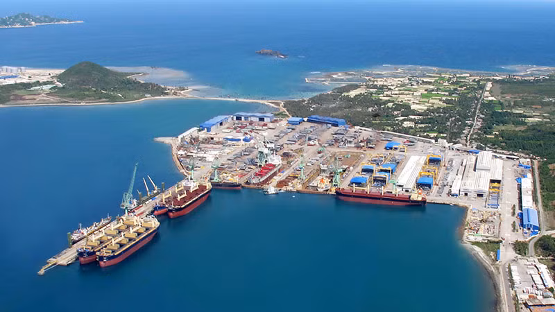 Một góc Nhà máy đóng tàu Hyundai-Việt Nam. (Ảnh PHONG NGUYÊN)