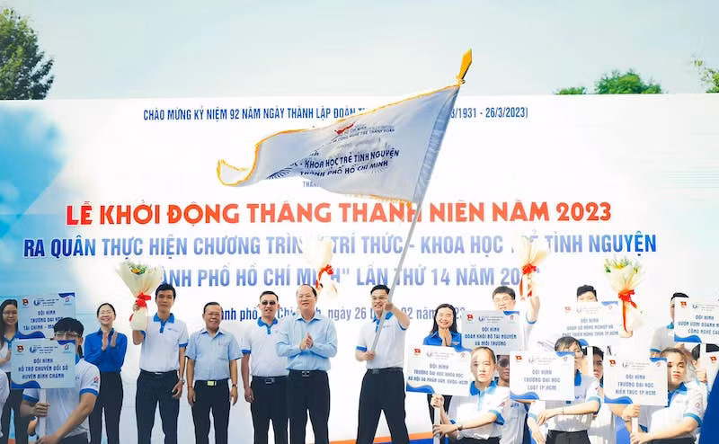 Tuổi trẻ Thành phố Hồ Chí Minh ra quân thực hiện các hoạt động an sinh xã hội trong Tháng Thanh niên 2023. (Ảnh: TĐ)