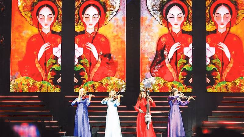 BOND - nhóm tứ tấu dây biểu diễn trong chương trình “BOND Live In Vietnam”. Ảnh: THÀNH ĐẠT