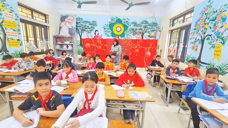 Phòng học của Trường tiểu học Hướng Ðạo được trang trí đẹp mắt, tạo hứng thú cho học sinh. 