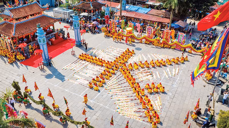 Hoa trượng hội (kéo chữ) tại Lễ hội Phủ Dầy, huyện Vụ Bản, tỉnh Nam Ðịnh năm 2024. 