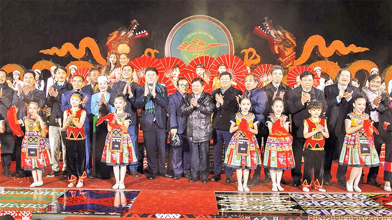 Chương trình giao lưu và trình diễn thơ trong Ngày thơ Việt Nam lần thứ 22 năm 2024. 