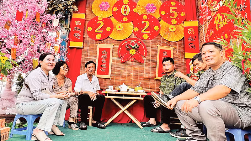 Góc phố xuân trở thành điểm sinh hoạt thú vị của người dân Khu phố 5, Phường 11, quận Phú Nhuận trong thời gian qua. 