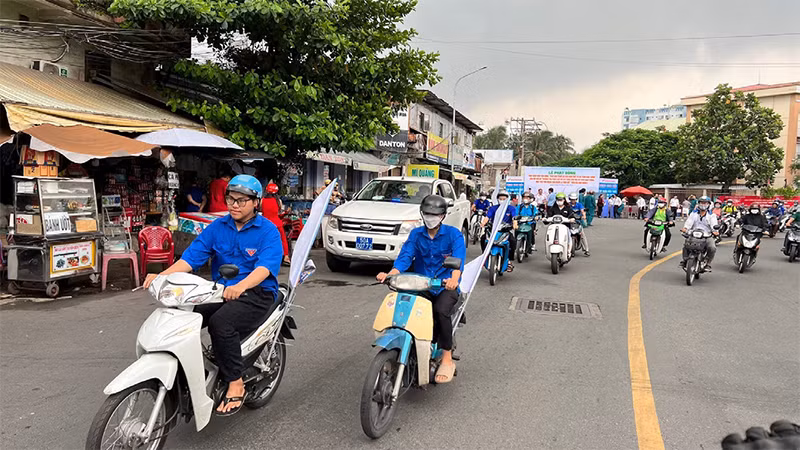 Mặt trận Tổ quốc và các tổ chức đoàn thể tham gia vận động, tuyên truyền công tác bảo vệ môi trường trên địa bàn Quận 6. 