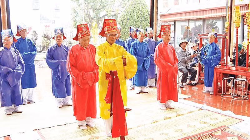 Lễ hội Báo bản xã Yên Từ, huyện Yên Mô được tổ chức vào ngày 14 tháng Giêng hằng năm. 