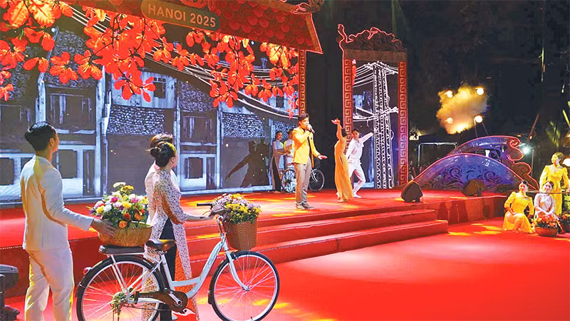 Chương trình "Get on Hanoi" giới thiệu nhiều nét văn hóa đặc sắc của Thủ đô. 