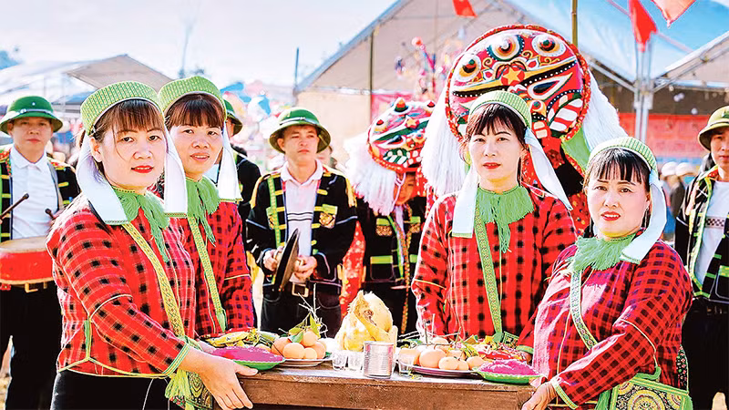 Mâm lễ vật được người dân chuẩn bị để dâng cúng trong Lễ hội Lồng tồng được tổ chức tại xã Nam Xuân, huyện Krông Nô, tỉnh Ðắk Nông. 