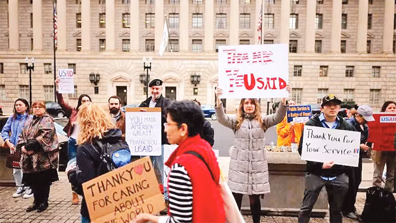 Người biểu tình ủng hộ USAID ở Washington, Mỹ. (Ảnh Getty Images) 