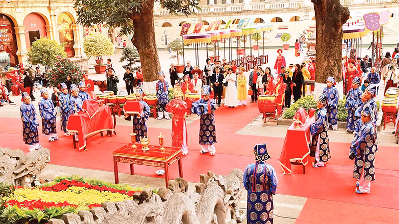 Di sản văn hóa thế giới Hoàng thành Thăng Long trở thành một điểm đến hấp dẫn khách du lịch trong nước và quốc tế. 