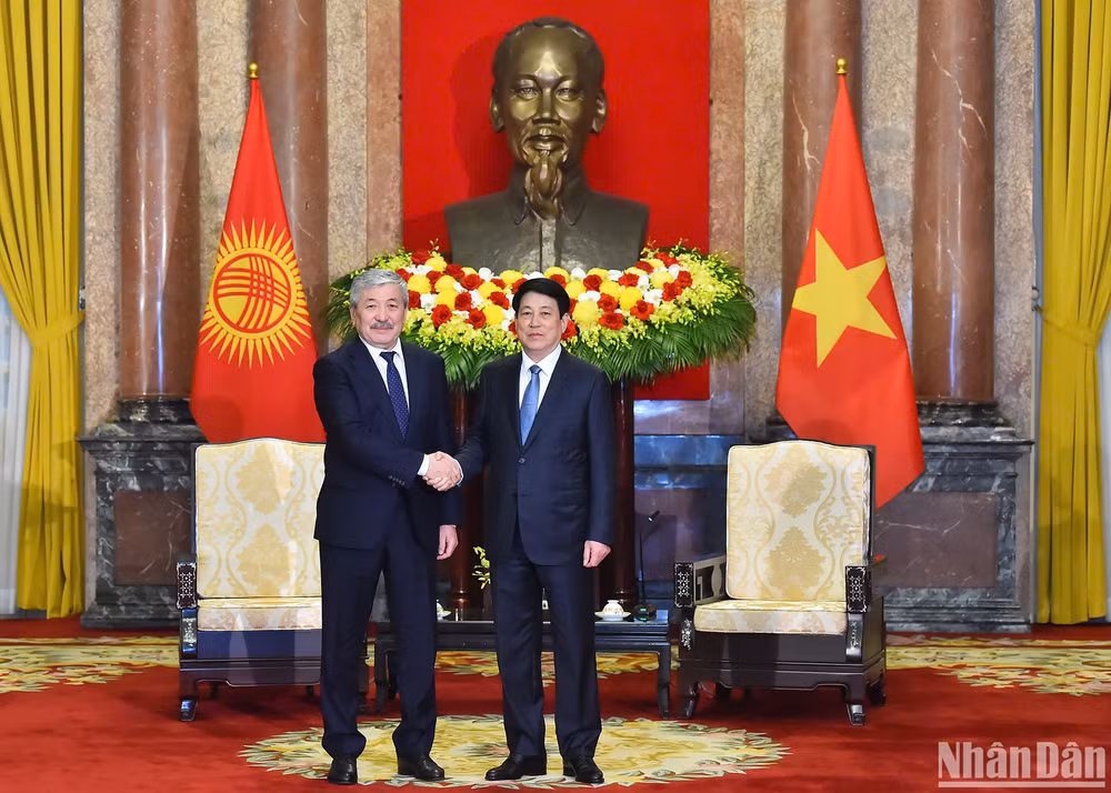 Chủ tịch nước Lương Cường tiếp Thủ tướng Cộng hòa Kyrgyzstan Adylbek Kasimalyev.