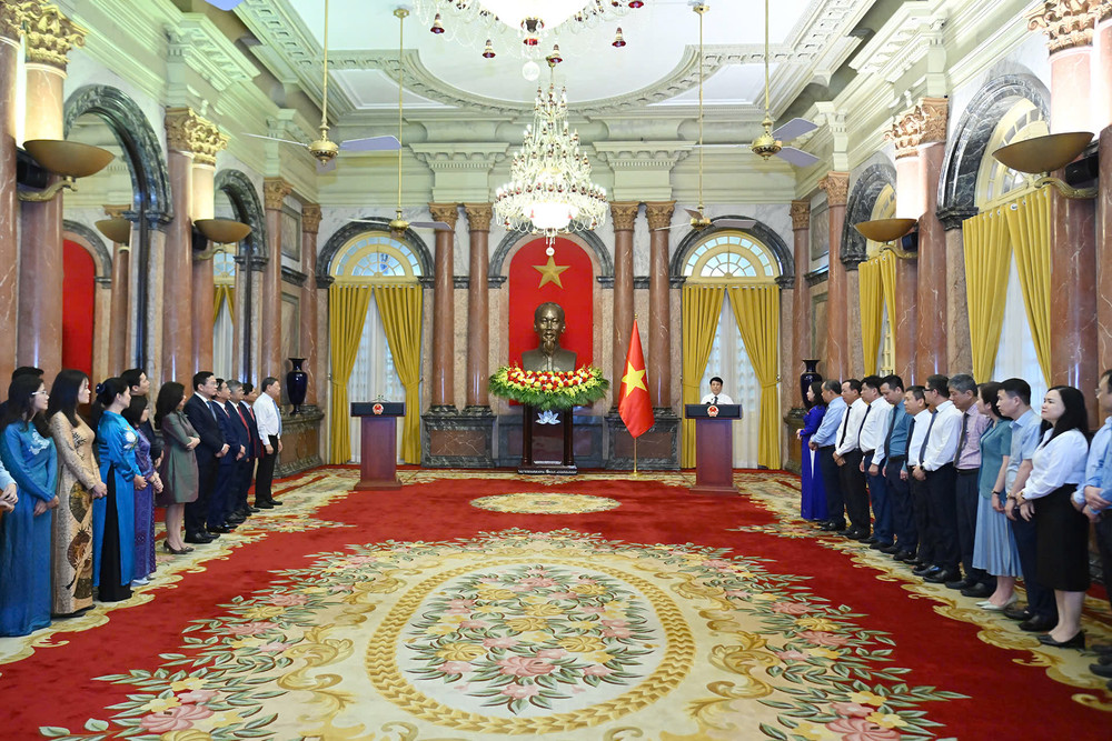 Toàn cảnh lễ công bố và trao quyết định. Toàn cảnh lễ công bố và trao quyết định.
