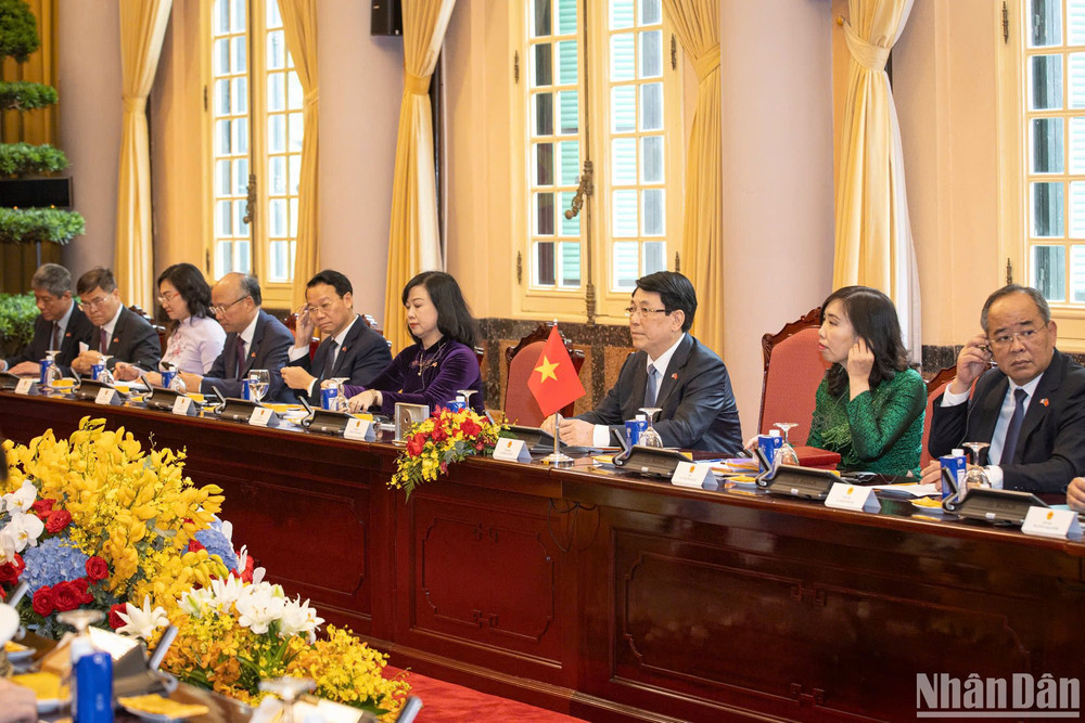 Các đại biểu Việt Nam tại cuộc hội đàm. Các đại biểu Việt Nam tại cuộc hội đàm.