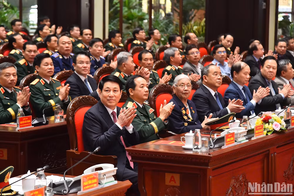 Chủ tịch nước và các đại biểu tham dự buổi lễ.