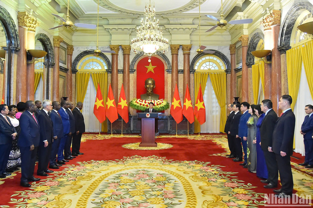 Chủ tịch nước Lương Cường phát biểu tại lễ trình Quốc thư của Đại sứ kiêm nhiệm các nước. (Ảnh THỦY NGUYÊN)